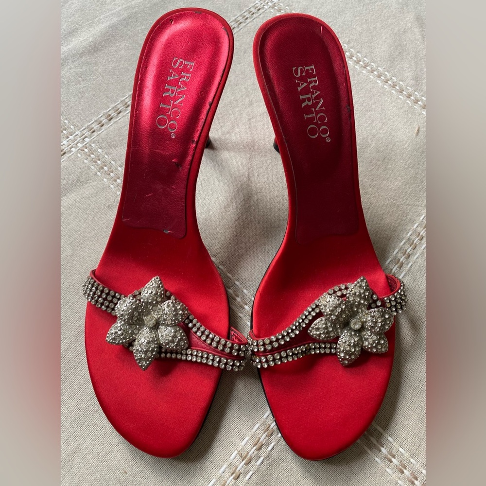 Franco Sarto Shoes Rhinestone Flower Kitten slip on missing some stones - Picture 9 of 9